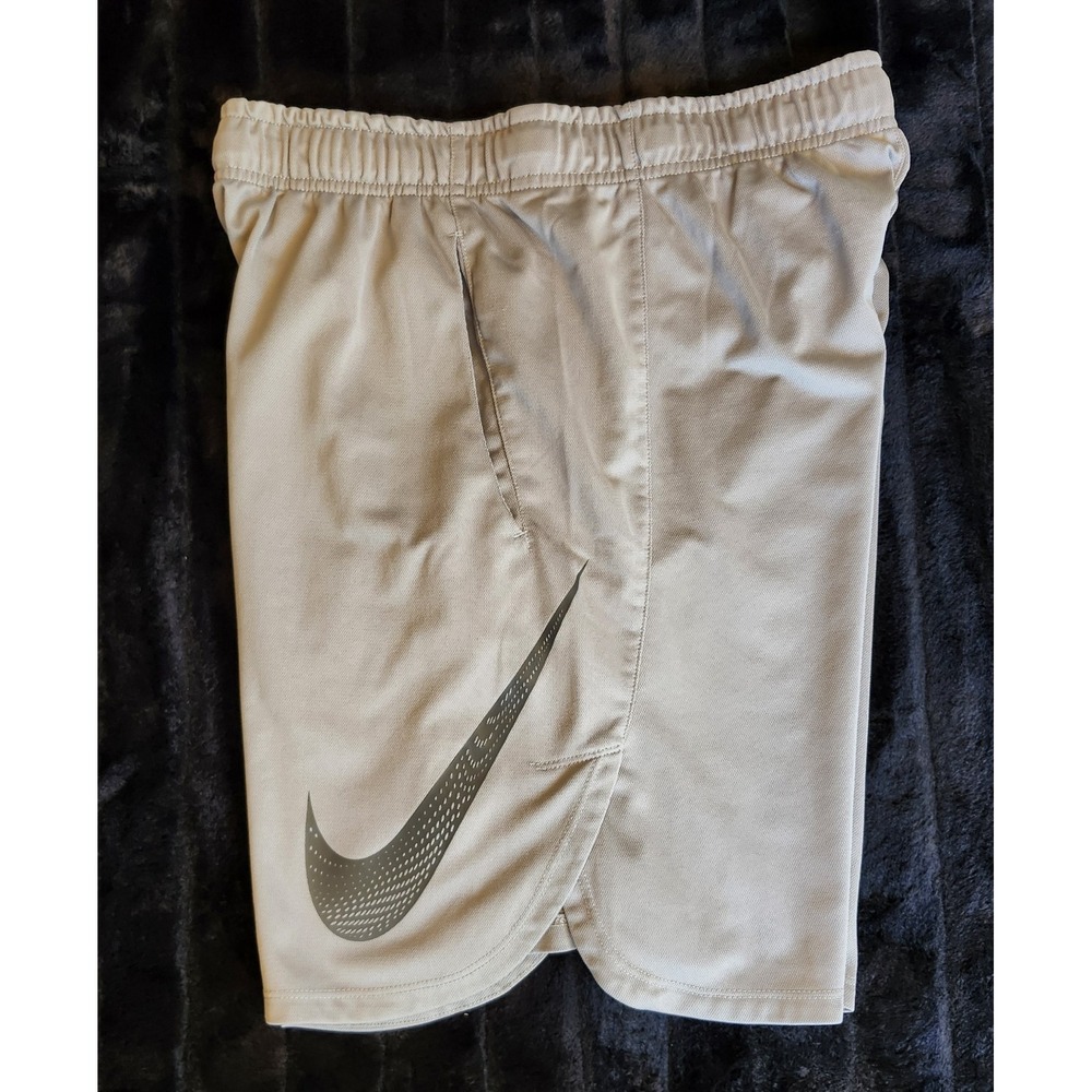 NIKE DRY FIT TRAINING SHORTS PLATINUM GREY 833368-043 Mens Medium 8" Inseam
